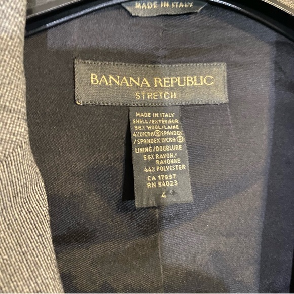 Banana Republic stretch wool blazer, SZ 4, GUC,has flaw see last pic, one button - Picture 10 of 12